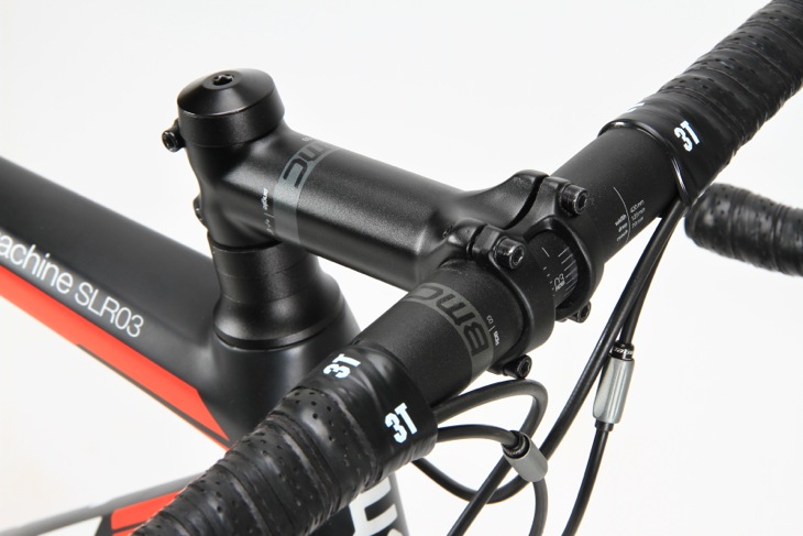 BMC teammachine SLR03 フラッグシップのフォルムを踏襲する